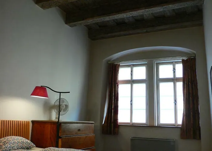 Mala Strana 1 *