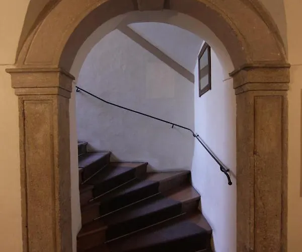 Mala Strana 1 *